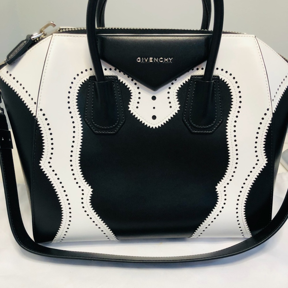 Givenchy Antigona Blk/White Handbag - 💯 Authentic. $$$PRICE DROP ALERT!!!